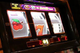 Người chơi tham gia ván Bingo trực tuyến trên điện thoại qua xskthcm